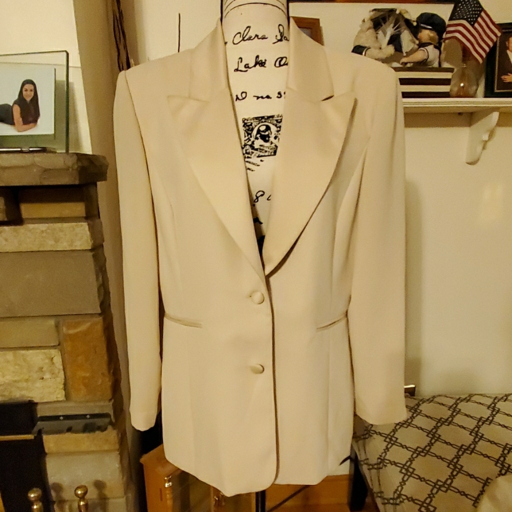 Cream tuxedo blazer Sz 14